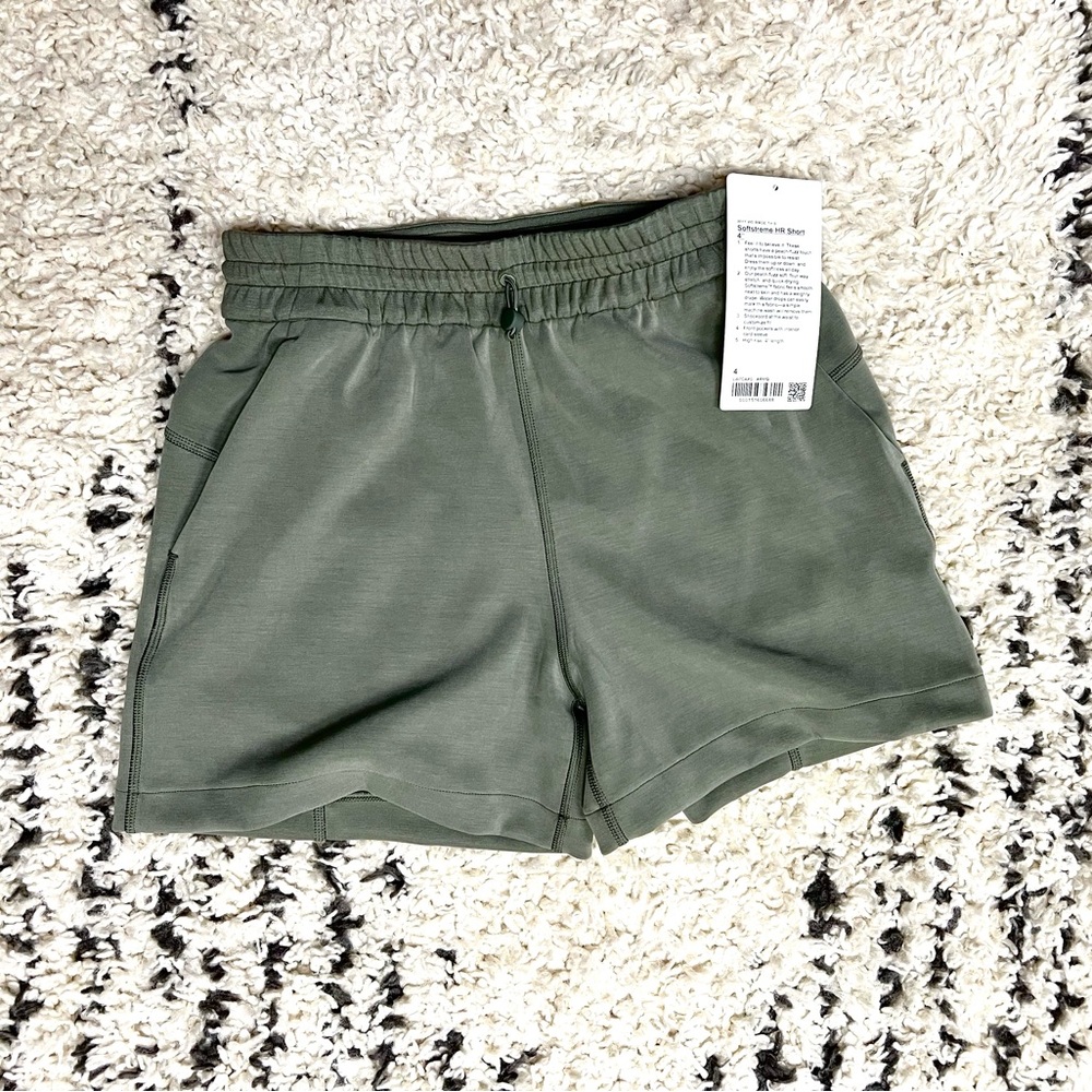 Lululemon Softstreme High-Rise Short 4" in Army Green